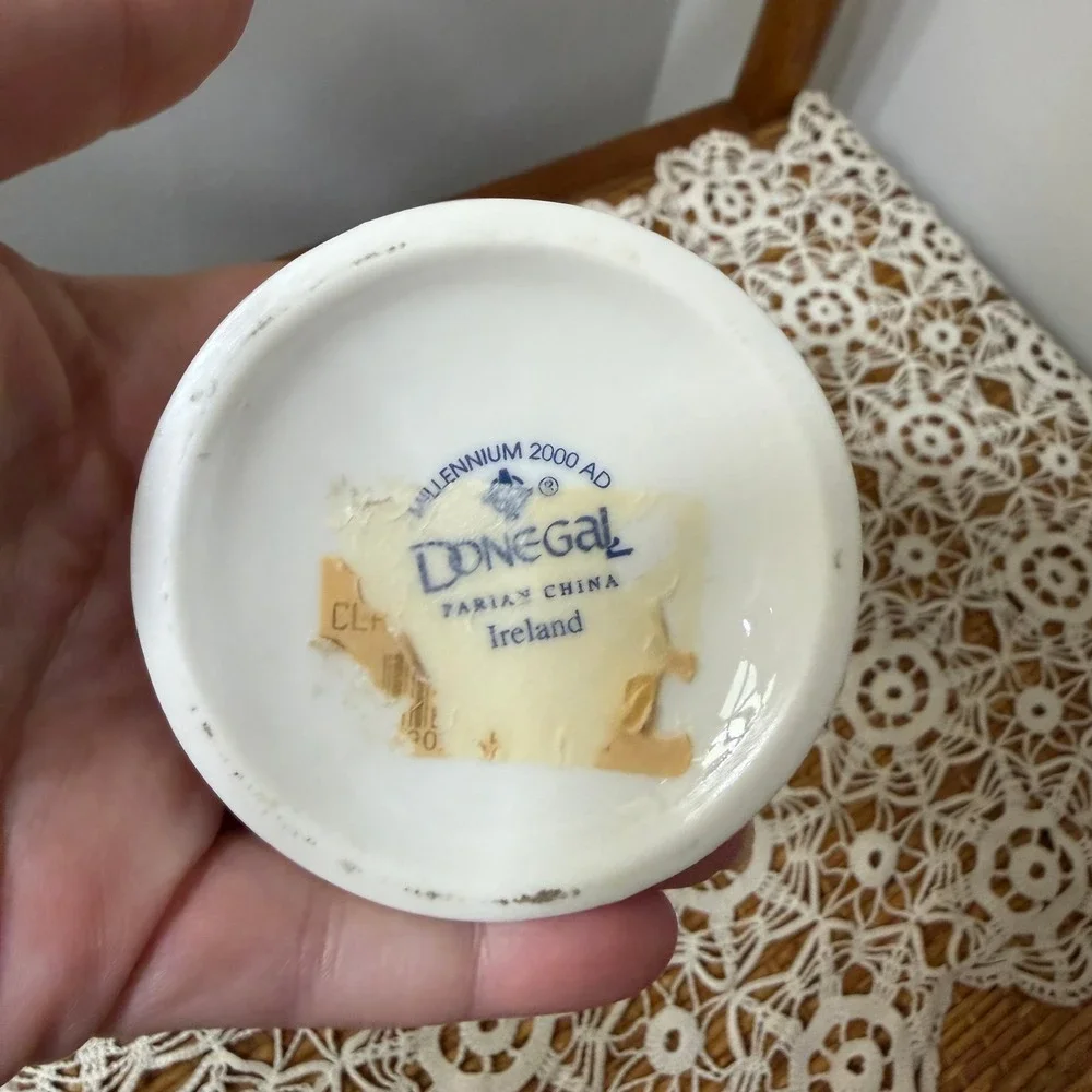 Donegal Parian China Claddagh Ring Bud Vase Ireland Millennium 2000 Ivory 8in